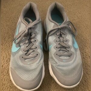Nike Women's Light Gray and Aqua Sneakers
